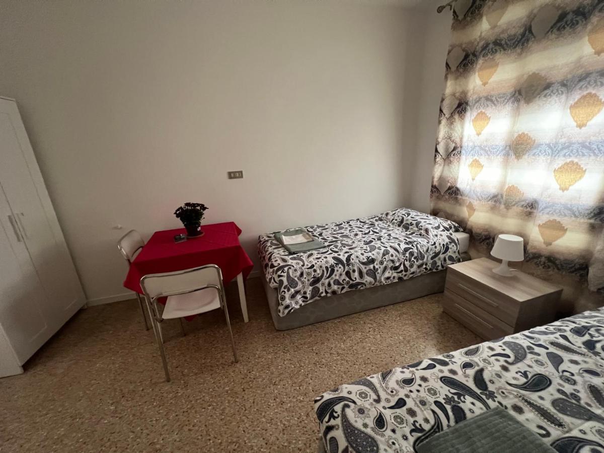 פאדובה Casa Roma Rooms& Apartmens מראה חיצוני תמונה